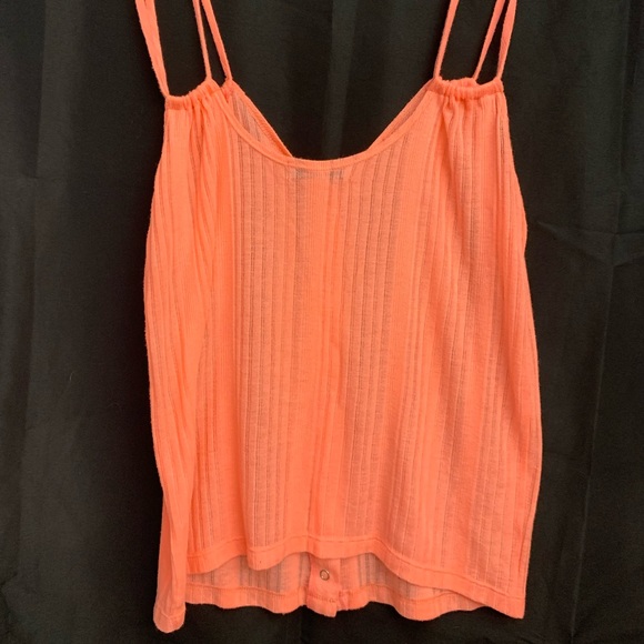 Peach colored tank - Picture 4 of 4